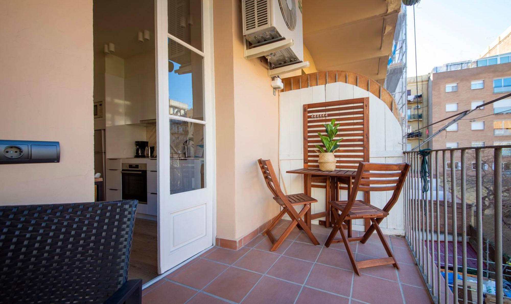 Apartamento De Cuatro Dormitorios En Carrer Diputacio — Photos 1